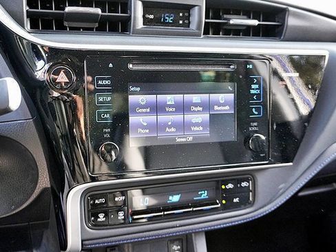 Used 2017 Toyota Corolla SE image 24