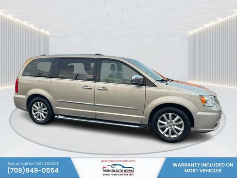 Used 2015 Chrysler Town & Country Limited Platinum FWD image 8