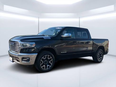 Used 2025 RAM 1500 Laramie AWD/4WD image 7