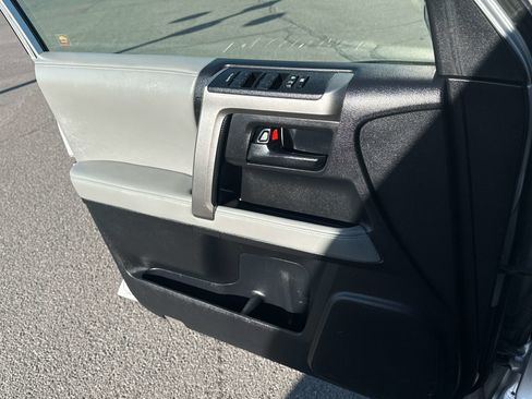 Used 2011 Toyota 4Runner Trail image 12