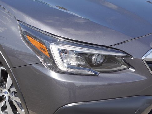 Certified 2022 Subaru Outback Premium AWD/4WD image 2