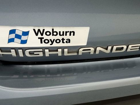Used 2022 Toyota Highlander XLE AWD/4WD image 13