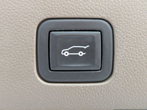 Used 2021 GMC Yukon XL Denali w/ Denali Premium Package RWD image 14
