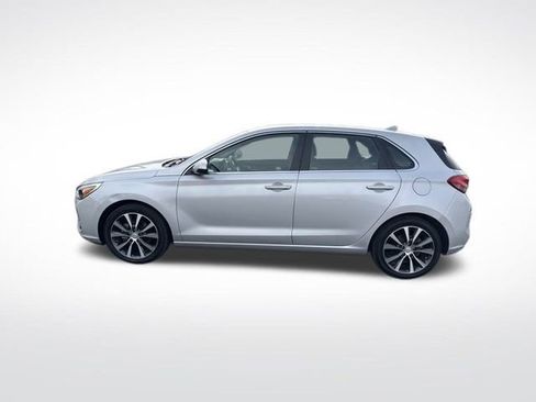Used 2018 Hyundai Elantra GT image 2