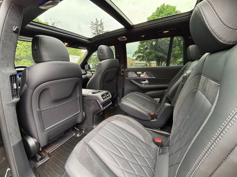 Used 2025 Mercedes-Benz GLS 63 AMG 4MATIC image 18