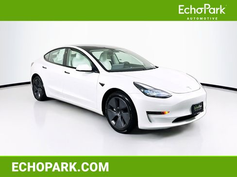 Used 2023 Tesla Model 3 Standard Range image 1