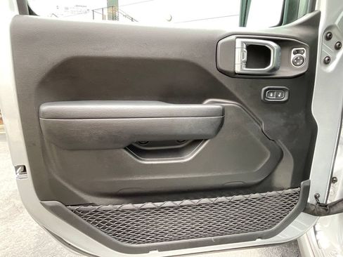 Used 2024 Jeep Wrangler Unlimited AWD/4WD image 23