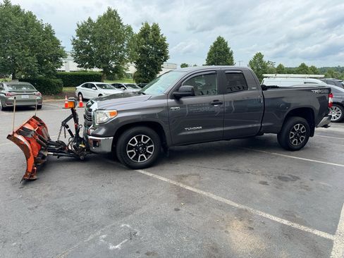 Used 2014 Toyota Tundra SR5 w/ TRD Off Road Package AWD/4WD image 9