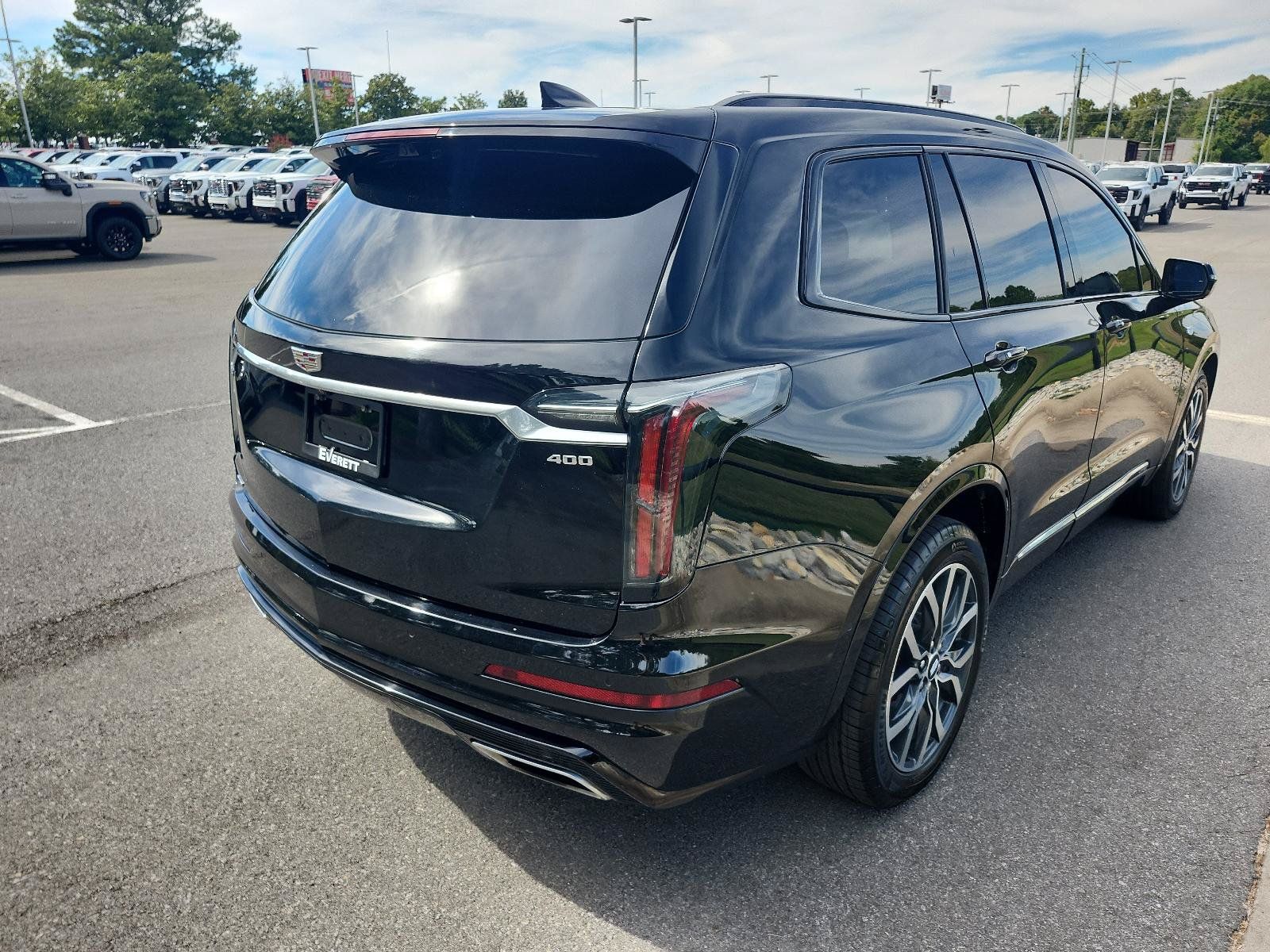 Used 2022 Cadillac XT6 Sport w/ Technology Package AWD/4WD image 3