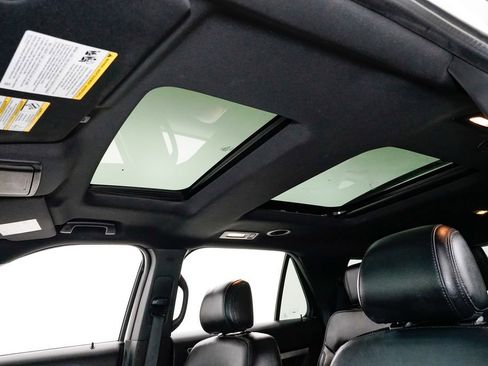 Used 2017 Ford Explorer XLT w/ Equipment Group 202A image 9