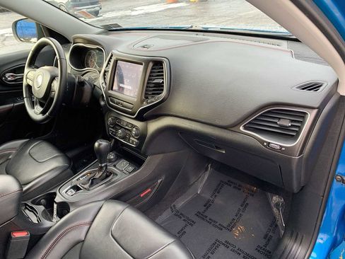 Used 2019 Jeep Cherokee Trailhawk w/ Cold Weather Group image 27