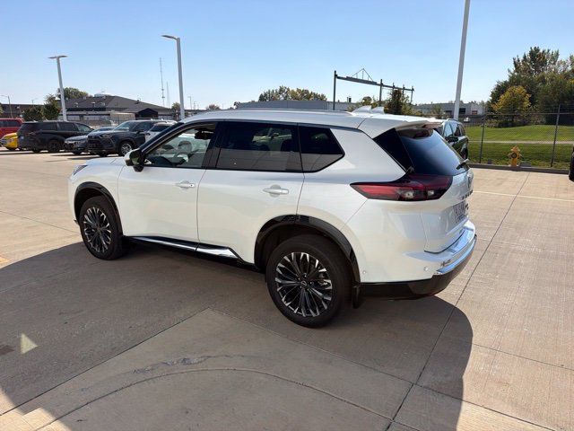 Used 2025 Nissan Rogue Platinum w/ Tech Package AWD/4WD image 3