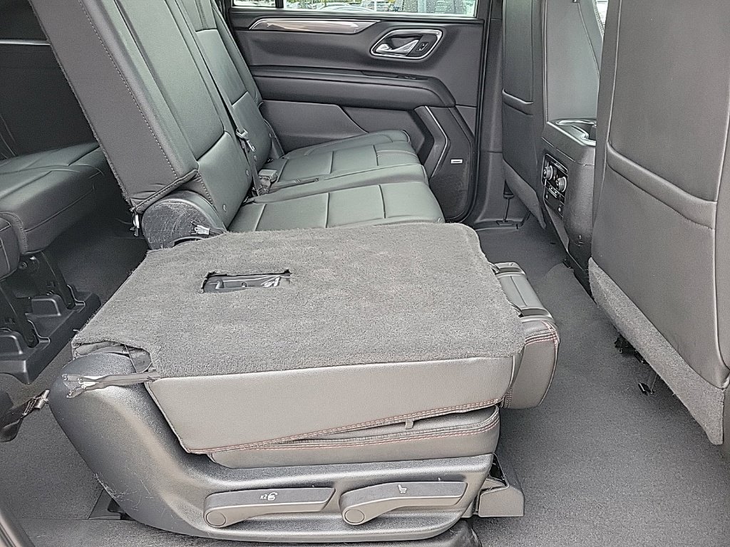 Used 2023 Chevrolet Suburban RST AWD/4WD image 15