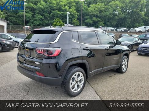 Used 2025 Jeep Compass Latitude AWD/4WD image 5