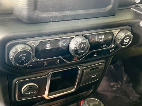 Used 2022 Jeep Wrangler Sport AWD/4WD image 15