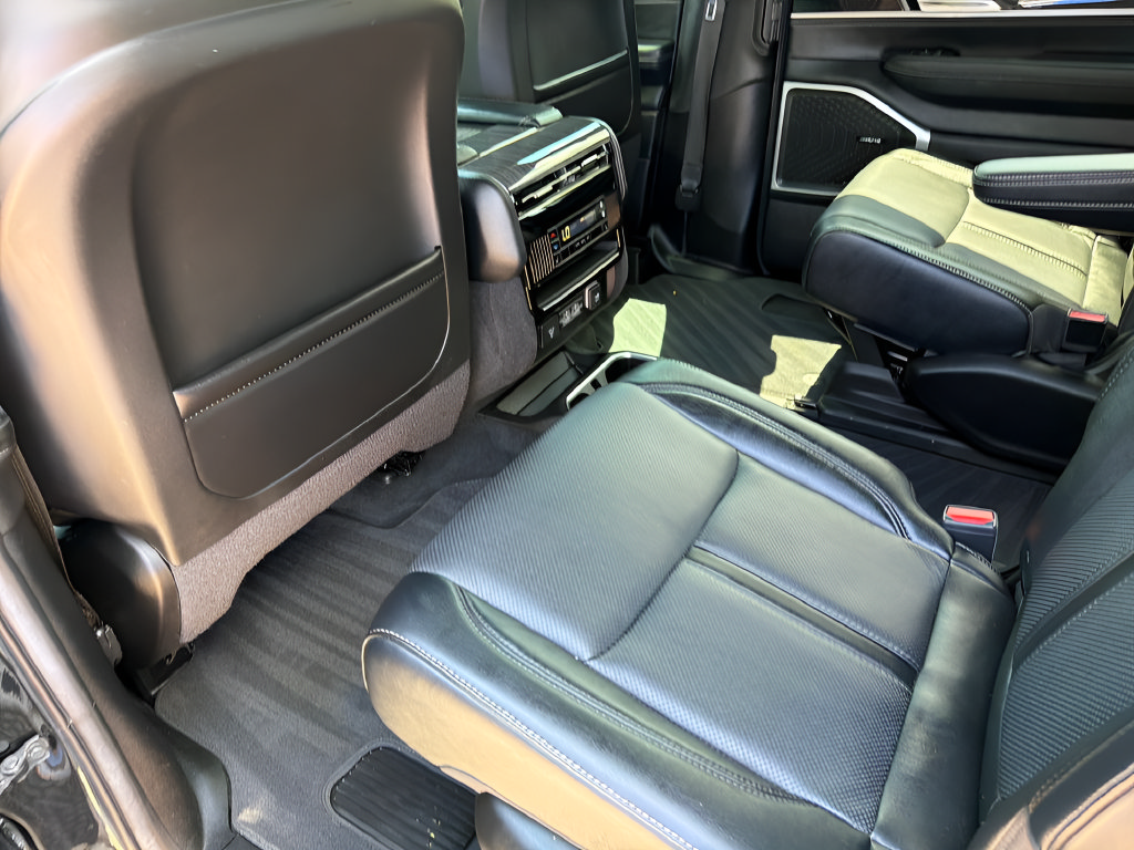 Used 2022 Jeep Wagoneer Series III w/ Flexible Seating Group AWD/4WD image 38
