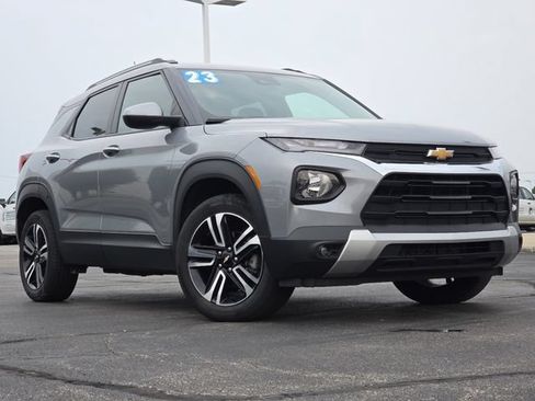 Used 2023 Chevrolet TrailBlazer LT w/ Convenience Package AWD/4WD image 2
