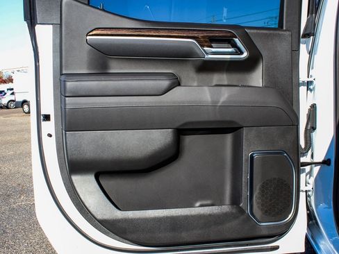 Used 2025 GMC Sierra 1500 Elevation image 11