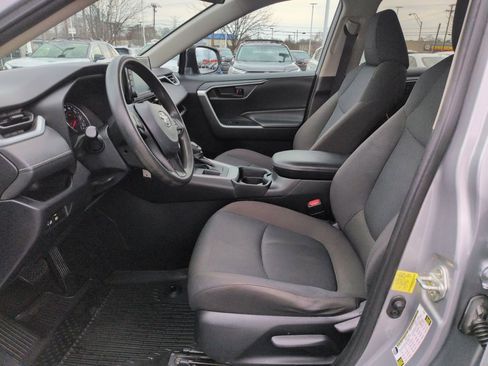 Used 2021 Toyota RAV4 LE image 9