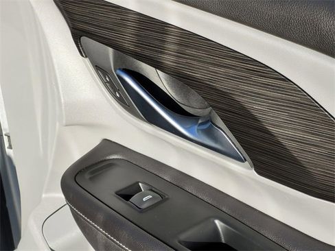 Used 2022 GMC Terrain SLT image 12