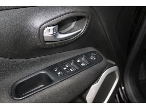 Used 2019 Jeep Renegade Sport image 18