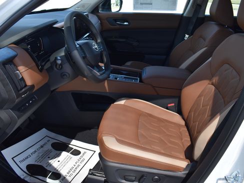 New 2026 Nissan Pathfinder Platinum image 24