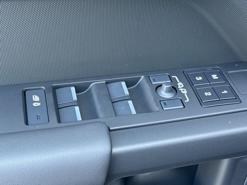 New 2026 Land Rover Defender 110 X-Dynamic SE AWD/4WD image 11