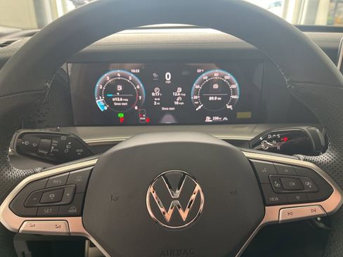 New 2026 Volkswagen Tiguan SE R-Line AWD/4WD image 16