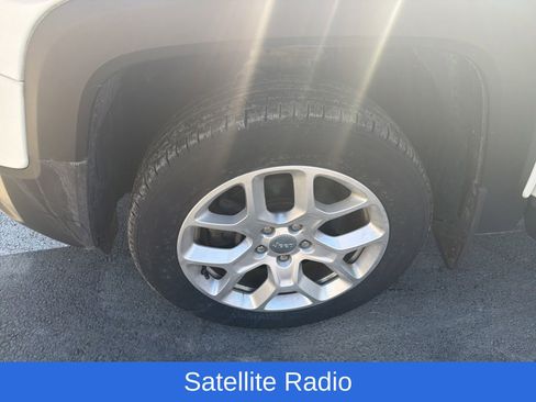 Used 2017 Jeep Renegade Latitude image 11