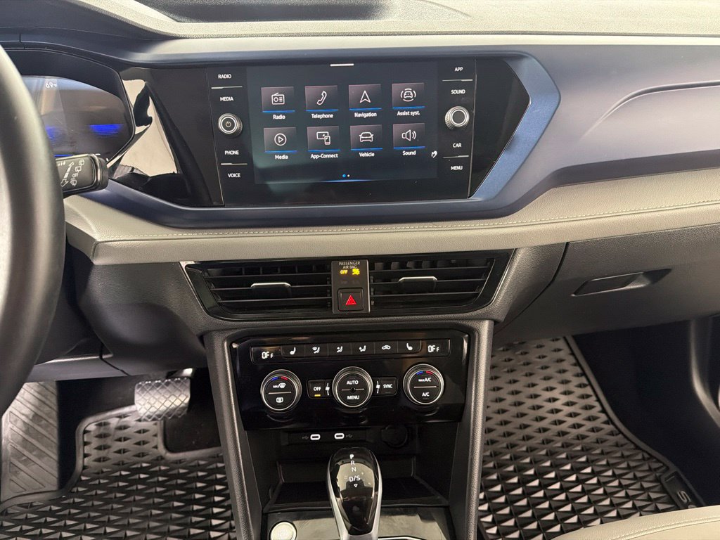 Certified 2024 Volkswagen Taos SE w/ Panoramic Sunroof Package AWD/4WD image 16