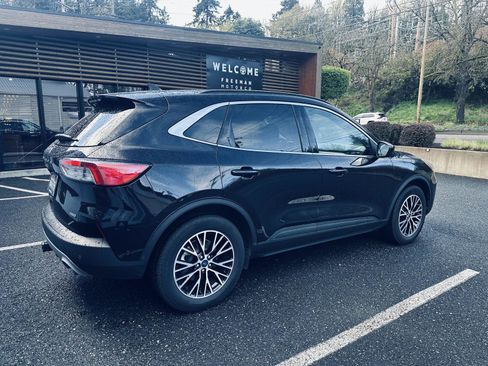 Used 2022 Ford Escape Titanium w/ Titanium Premium Package image 12