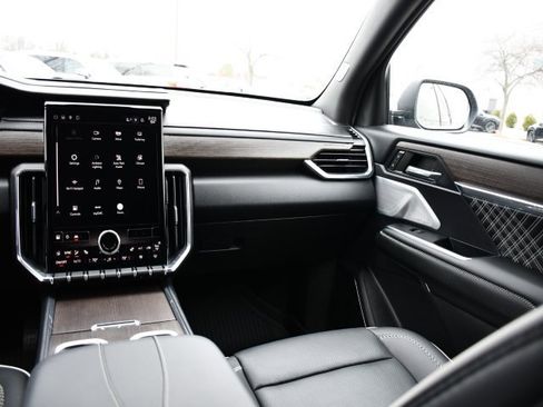 Used 2024 GMC Acadia Denali w/ Super Cruise Package image 25