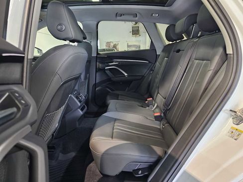 Certified 2025 Audi Q5 Premium image 18