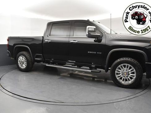 Used 2022 Chevrolet Silverado 2500 High Country w/ Z71 Off-Road Package AWD/4WD image 1