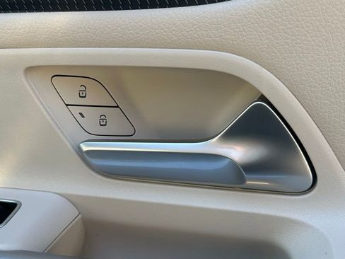 Used 2023 Mercedes-Benz GLB 250 4MATIC w/ Premium Package image 42