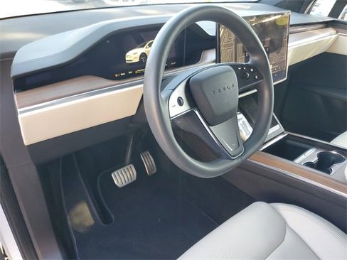 Used 2023 Tesla Model X image 18