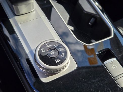 Used 2025 Mitsubishi Outlander SE image 30