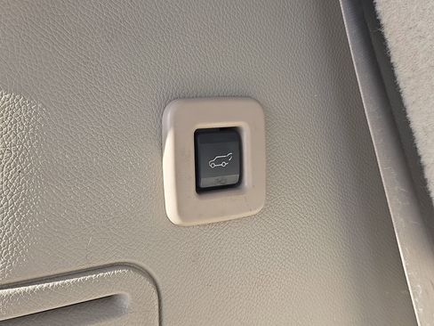 Used 2014 Lincoln Navigator Base image 9