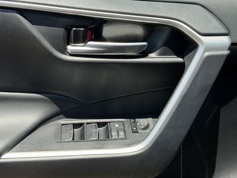 Used 2025 Toyota RAV4 XLE FWD image 23