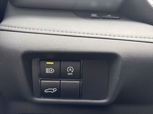 Used 2023 Toyota Highlander XLE AWD/4WD image 15