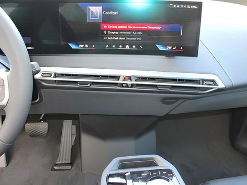 Used 2025 BMW iX M60 image 23