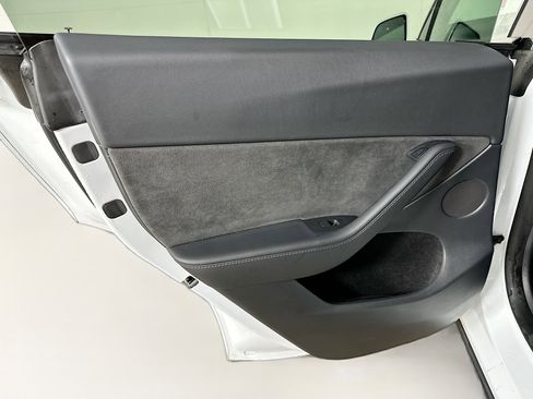 Used 2023 Tesla Model Y Performance image 27