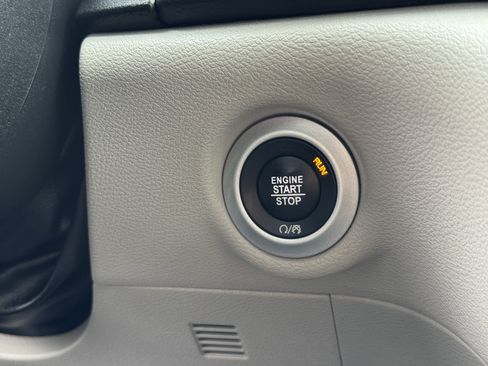 Used 2018 Chrysler Pacifica Touring Plus image 32