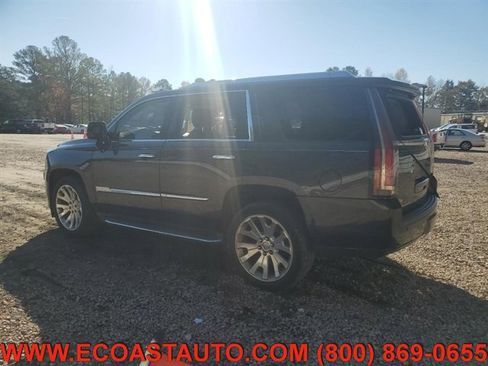 Used 2015 Cadillac Escalade Luxury image 2