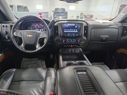 Used 2017 Chevrolet Silverado 1500 High Country w/ High Desert Package AWD/4WD image 9