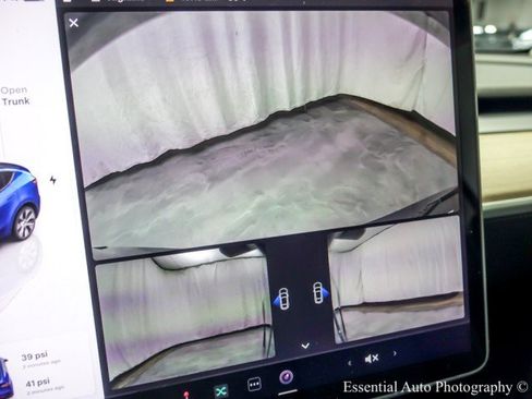 Used 2022 Tesla Model Y Long Range AWD/4WD image 25