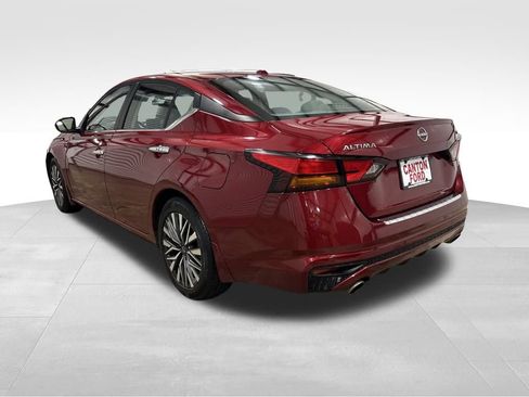 Used 2023 Nissan Altima 2.5 SV w/ SV Premium Package image 3