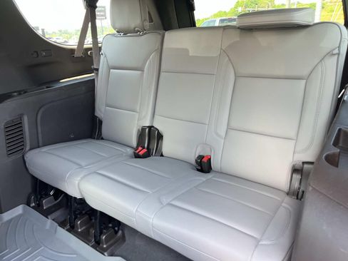 Used 2023 GMC Yukon XL SLT w/ SLT Premium Package AWD/4WD image 19