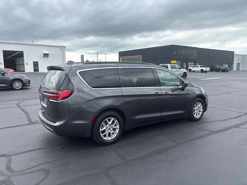 Used 2022 Chrysler Pacifica Touring-L FWD image 8