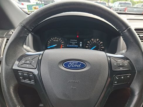 Used 2019 Ford Explorer XLT FWD image 19